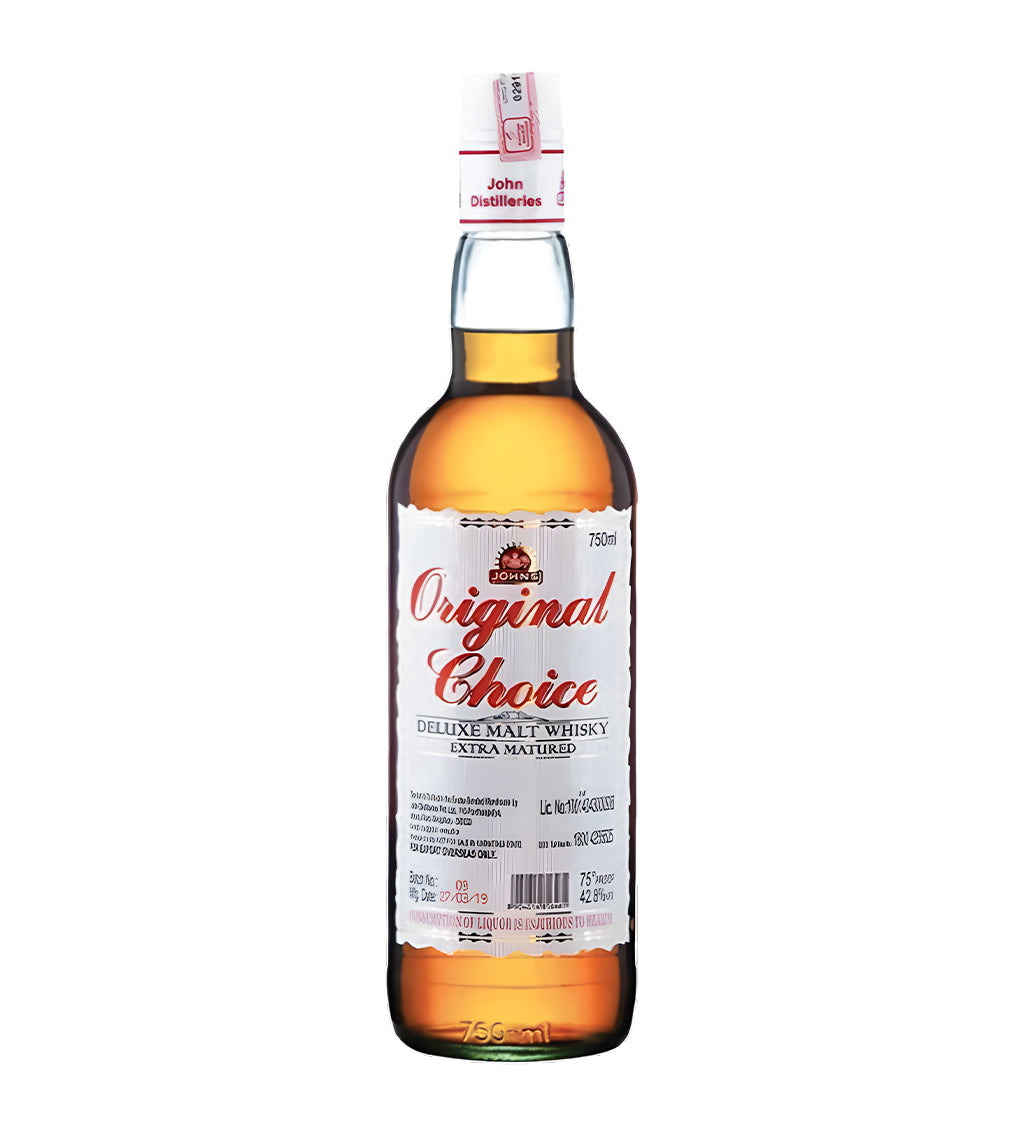 Standard bottle, amber whisky, deluxe malt label in gold/black, white background, cinematic shadows.