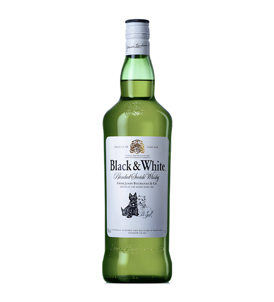 Black & White Blended Scotch Whisky 75cl clear glass bottle on white background, golden amber spirit with cream and green label featuring two terrier dog mascots and brand logo