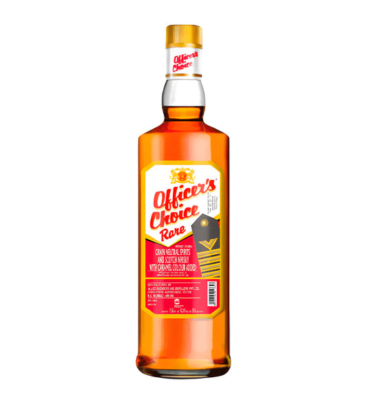 Full-size bottle, amber whisky, iconic label, white background, soft reflections and shadows.