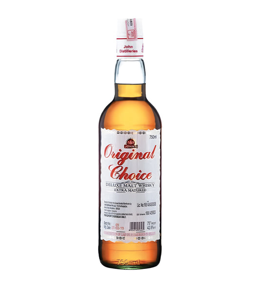 Standard bottle, amber whisky, deluxe malt label in gold/black, white background, cinematic shadows.