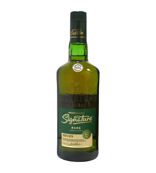 Medium amber whisky, 75cl bottle, Signature branding, gift box (if GB refers to gift box), white background, cinematic lighting with reflections on glass and box